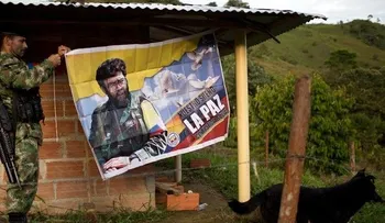 Gobierno y las FARC firman cese del fuego; Danilo va a La Habana
