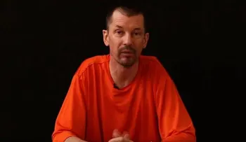 El periodista John Cantlie, rehén de ISIS, aparece en video de propaganda