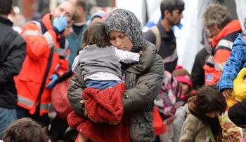 El papa le pide a las parroquias de Europa acoger a los desesperados inmigrantes 