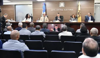 JCE da un plazo de 48 horas para revisión de fusiones políticas