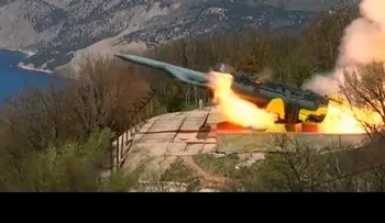 Un misil de crucero ruso destruye un buque frente a las costas de Crimea (VIDEO)