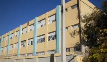 Estudiantes de escuela Jaime Mota protestaron por mal estado de almuerzo escolar