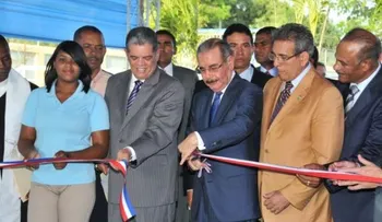 Presidente entrega cinco centros educativos en Monte Plata