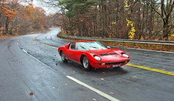 Así es conducir el que es considerado como el auto más hermoso del mundo