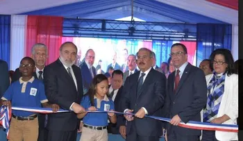Presidente Danilo Medina acompañado del ministro Andrés Navarro entrega moderno sistema educativo en Sabana Pérdida
