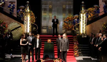 La verdad sobre la polémica foto del cantante mexicano Juan Gabriel "vivo"