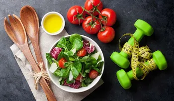 Lo que NUNCA debes cenar si quieres perder grasa (según los expertos en fitness)