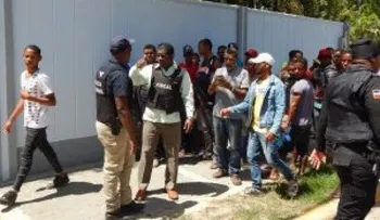 Tiroteo entre policías y civiles causa pánico en el malecón de Barahona