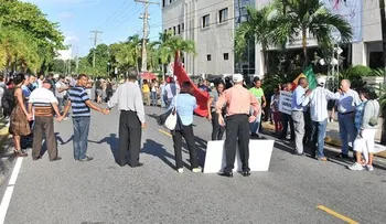 Protestan frente a la OISOE por actos de corrupción