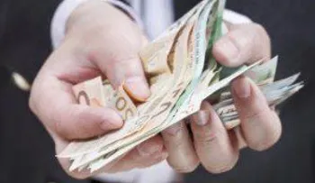 ¡Insólito! hombre se queja de cobrar 5,000 euros mensual sin trabajar