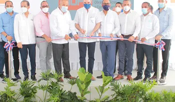 Presidente Abinader junto al ministro de Obras Públicas inaugura carretera en Villa Riva-Arenoso por un monto superior a RD$ 95 millones de pesos