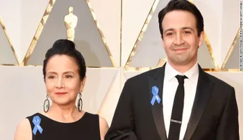 ¿Por qué las estrellas de Hollywood llevaron cintas azules a los Oscar?