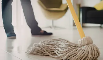 Mojar los pisos no siempre refresca: claves para mantener la casa fresca ante el calor extremo