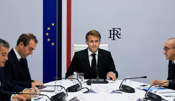 Macron advierte que exigirá responsabilidades a quienes intentaron "derrocar la República" en protestas violentas