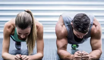 Gym de a dos: 4 ejercicios para hacer con tu pareja