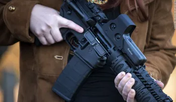 ¿Por qué son legales armas como el rifle AR-15 usado en la masacre de Parkland?