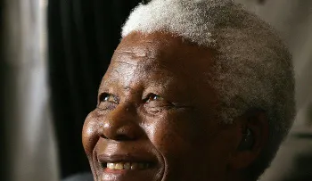 Nuevo libro sobre Nelson Mandela suscita controversia