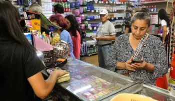 NOS ESTAMOS HACIENDO POBRES COMPRANDO