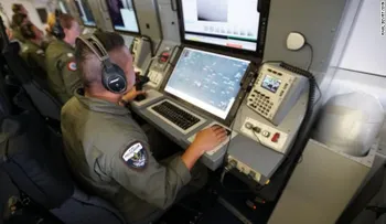"Retírense de inmediato": advierten a un avión de la Armada de EE.UU. que volaba sobre el mar del Sur de China