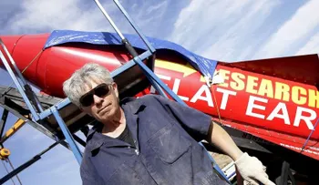 Mike Hughes no pudo sobrevivir en su intento por probar que la Tierra es plana