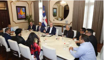 Abinader se reúne con representantes de Sodaie