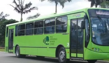 Se incendia autobús de la Omsa en Santiago