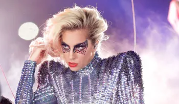  Lady Gaga pospone toda su gira Europea por un dolor físico severo 