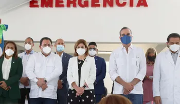 Abinader pone en servicio área de emergencia del hospital de Pimentel y destina recursos para otras obras