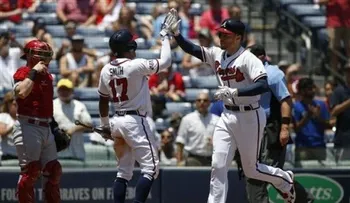 Freeman sigue luciendo al bate y Bravos vencen a Rojos