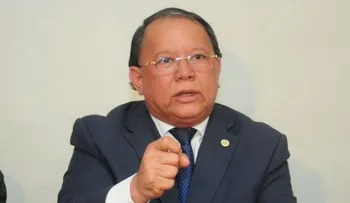Colegio Médico pide devuelvan execuátur a Edgar Contreras   