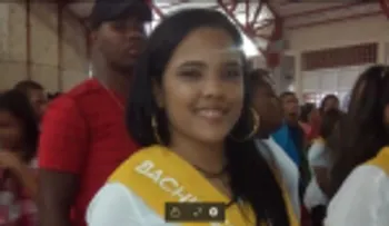 Martha Heredia se gradúa con honores