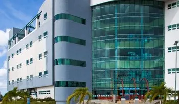 Policía aclara que niña acuchillada por su padre está viva