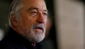 Robert De Niro promete reconstruir la isla de Barbuda tras el huracán Irma