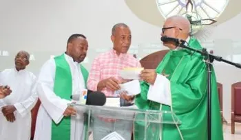 Fenatrano y rutas afiliadas aportan RD$1 millón para modernizar el campanario de la iglesia San Juan Bautista en Bayaguana