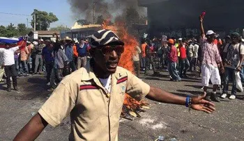 Haitianos se "encierran" en sus casas por los violentos disturbios 
