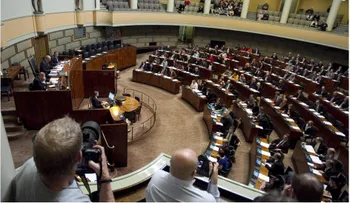 Diputado finlandés se quita la vida en el Parlamento, informan medios.