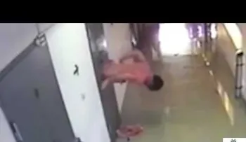 El increíble escape al desnudo de una celda en Rusia