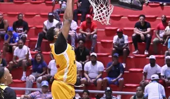 Los Metros debutan con holgada victoria ante los Titanes