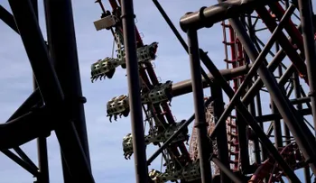 Dos mujeres sufren hemorragias cerebrales tras montar en la montaña rusa X2 de Six Flags Magic Mountain