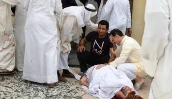 Atentado a mezquita deja 25 muertos en Kuwait