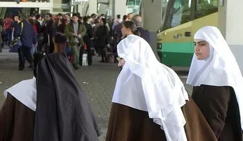 ¿Qué hacen 20 monjas metidas en un autobús durante 19 días?