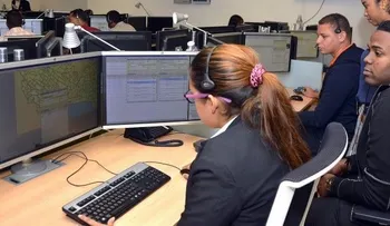 Jóvenes trabajan en el 911 con amor y orgullo