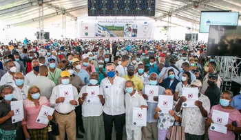 En un hecho sin precedente en RD, presidente Abinader entrega tres mil títulos de propiedad