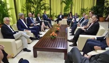 Kerry revisa los avances del proceso de paz de Colombia con Gobierno y FARC