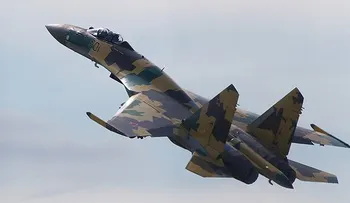 El moderno caza ruso Su-35 es capaz de detenerse en el aire  