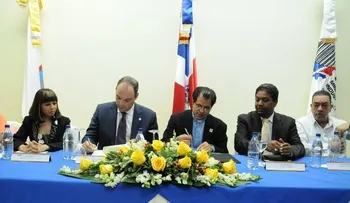 Ministro José del Castillo Saviñón y rector Ucateba firman convenio que inicia con Diplomado sobre Comercio Exterior  