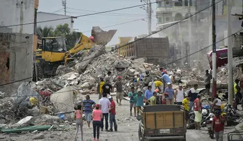 La huella del terremoto en Pedernales: buscan sobrevivientes en medio de la destrucción