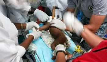 Muere haitiano que clavó punzón de picar hielo en el cuello de su hija de tres meses
