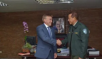 Embajador de EU visita director AMET; agentes recibirán capacitación