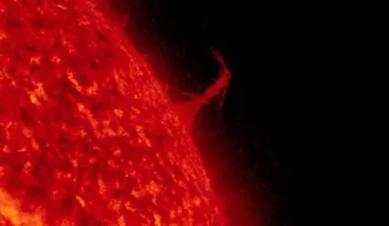 Una explosión solar en forma de la Torre Eiffel, cortesía de la NASA